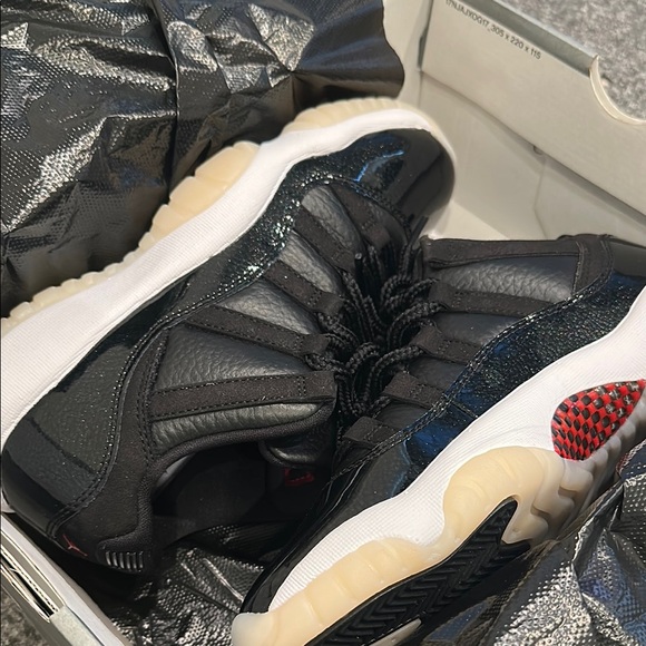 Air Jordan 11 Retro Low GS 72/10 - Picture 1 of 6